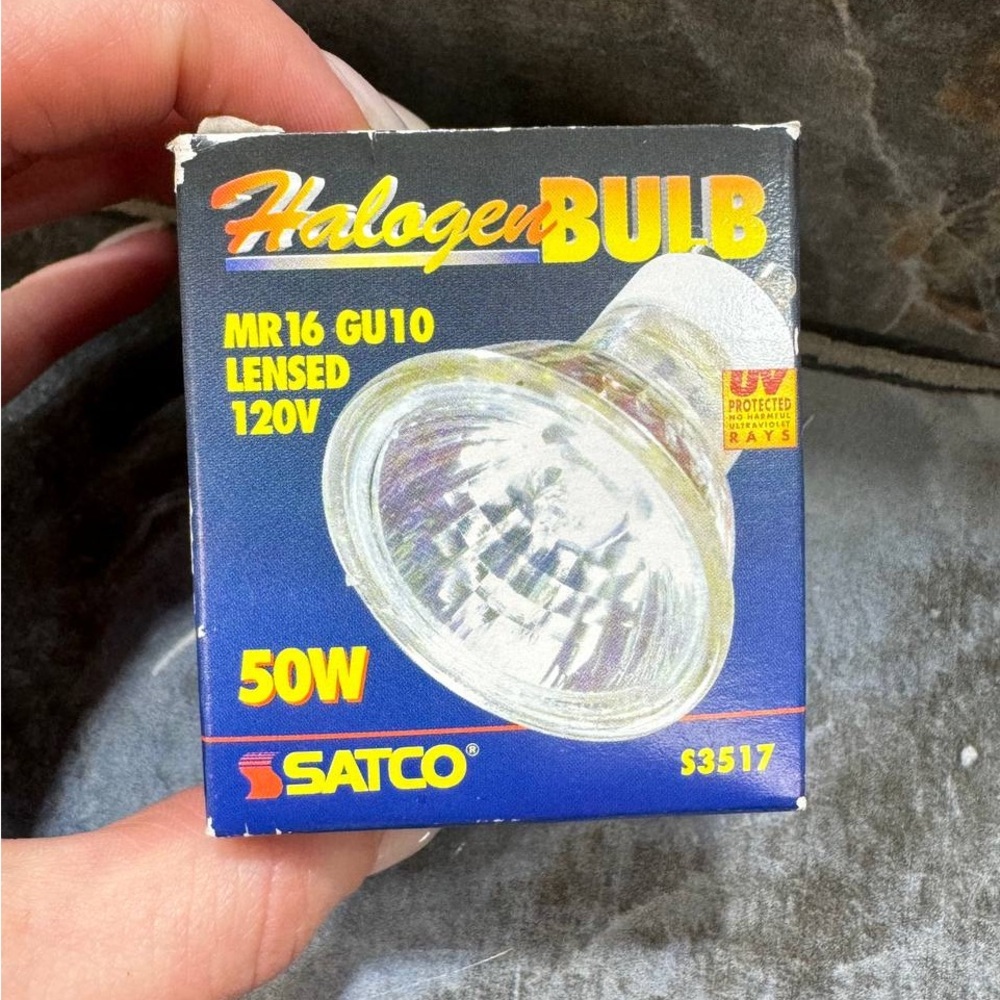 SATCO S3517 MR16 HALOGEN FLOOD LIGHT BULB 50W 120V NEW